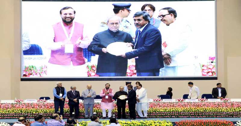 IIM Bangalore Awarded for Massive Open Online Courses (MOOCs) by President of India Shri Pranab Mukherjee
